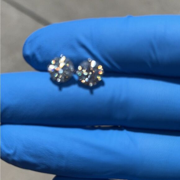 Moissanite Diamond Stud Earrings 2 Carats - Picture 4 of 4